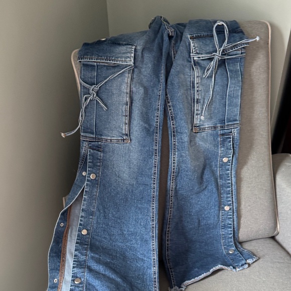 Trendy Denim Flare Jeans with Pocket Details - Picture 6 of 9